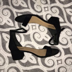 BLACK SHORT HEELS 🖤